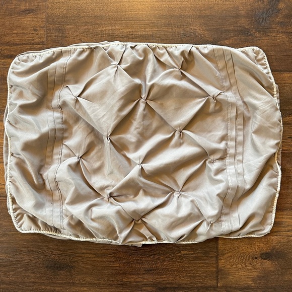 Madison Park Laurel Tufted Pleated Pillow Sham - Picture 11 of 12